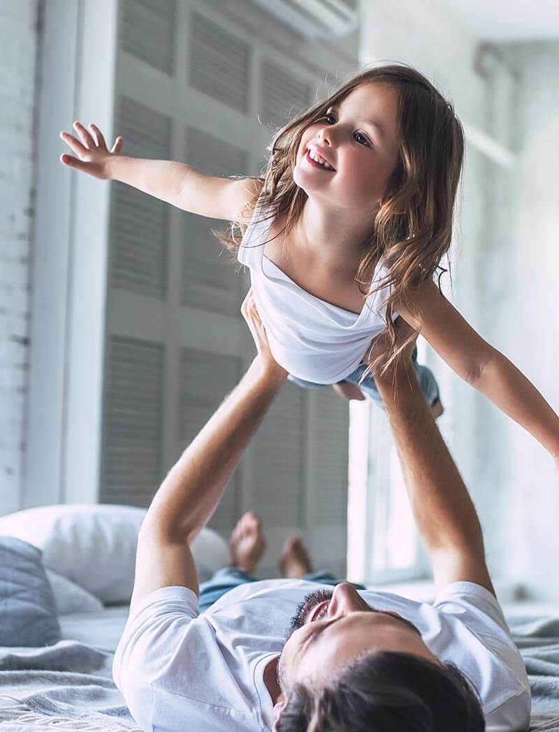 girl-airplane-with-dad-mobilesize